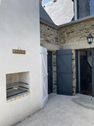 Le Coin Des Hirondelles Villa Pontorson Exterior photo